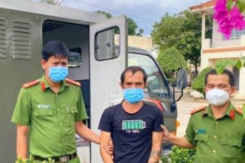 Khởi tố đối tượng rút dao đâm thiếu tá công an