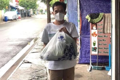 'Hạnh phúc của chúng tôi là các con có bữa ăn như bao ngày trước'