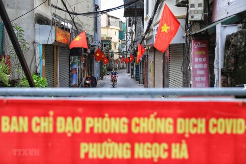 Hình ảnh nhân dân Thủ đô treo cờ rực rỡ kỷ niệm ngày Quốc khánh