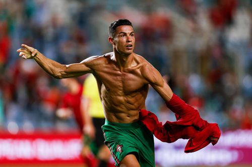 Ronaldo trở thành chân sút vĩ đại nhất ở cấp đội tuyển quốc gia