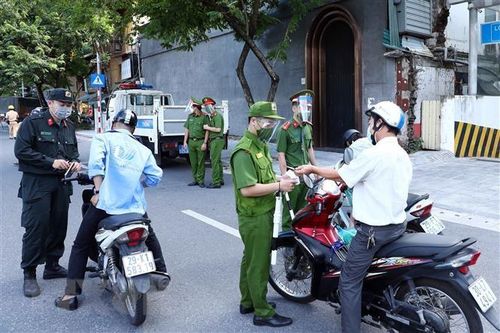 Hà Nội xử lý nhiều trường hợp ra khỏi nhà khi không cần thiết