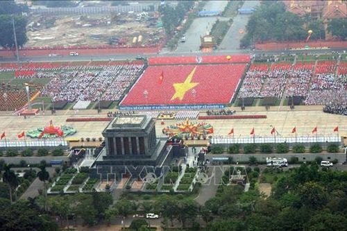 Lấy dân làm gốc và sức mạnh nhân dân!