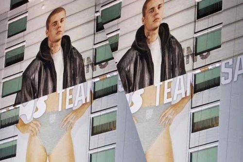 Fan mém xỉu khi thấy Justin Bieber mặc quần nội y của Kim Kardashian