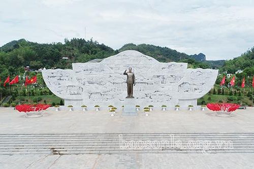 Lời thề của Đảng bộ và nhân dân các dân tộc tỉnh Sơn La trong Lễ truy điệu Hồ Chủ tịch