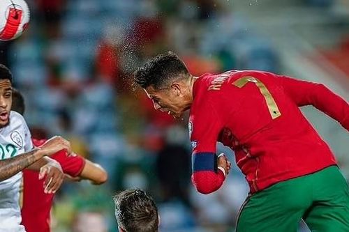 Ronaldo lập kỷ lục thế giới, Bồ Đào Nha đánh bại Ireland
