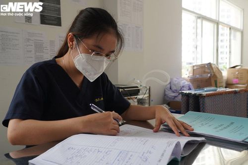 Bác sĩ tuyến đầu chống dịch: Thanh xuân của tôi may mắn vì được cứu chữa các F0