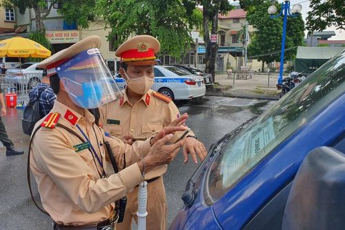 12 tổ kiểm soát liên ngành xử phạt 79 trường hợp không có giấy đi đường