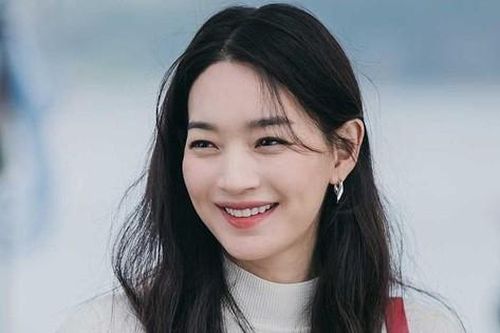'Hometown Cha-Cha-Cha': Shin Min Ah gặp rắc rối chỉ vì một thứ idol K-Pop mặc thường xuyên