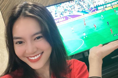 Lan Ngọc và dàn nghệ sĩ vỡ òa khi Quang Hải ghi bàn
