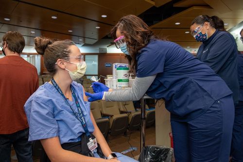 Hai mũi vaccine ngừa Covid-19 đã đủ hiệu quả, chưa cần mũi thứ 3