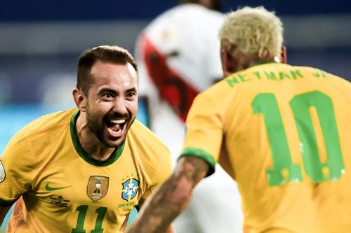 Tiền vệ 32 tuổi tỏa sáng giúp Brazil thắng 1-0