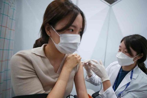 Các quốc gia có đo huyết áp trước khi tiêm vaccine Covid-19?