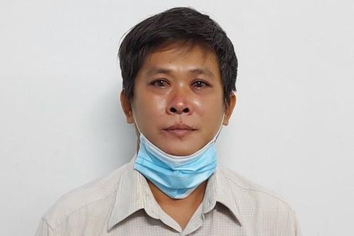 Đánh cảnh sát khi bị phát hiện tụ tập ăn nhậu
