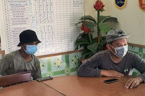 Ra bờ sông Sài Gòn hóng gió, 2 thanh niên bị phạt 4 triệu đồng