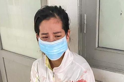 Đập phá đồ đạc, nam thanh niên bị người tình đâm chết