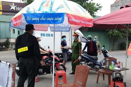 Bình Dương: Từ 5/9 người dân ra đường phải có thẻ thông hành mẫu mới