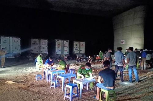 Gia Lâm: Triệt phá đường dây vận chuyển hải sản lợi dụng xe 'luồng xanh' qua chốt kiểm dịch