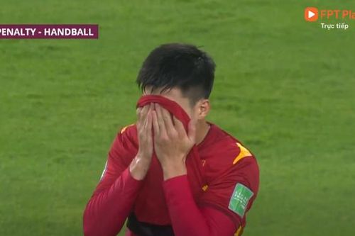 Duy Mạnh nhận thẻ vàng thứ hai có đúng luật?