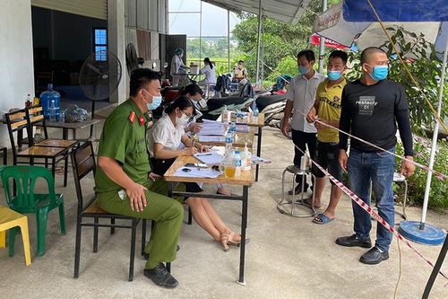 Quản lý di biến động của người ra vào vùng dịch tại các chốt kiểm soát