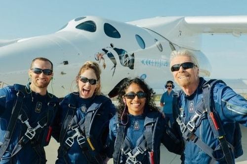 Bị tạm đình chỉ các chuyến bay vào vũ trụ, công ty Virgin Galactic gặp khó