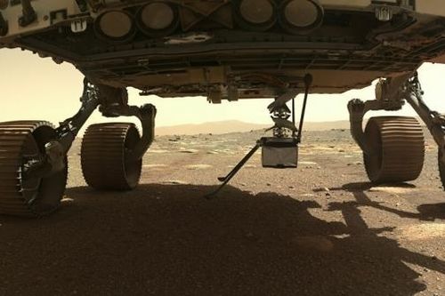 Tàu thám hiểm Hỏa tinh của NASA khai thác được mẫu đất đầu tiên của Hành tinh Đỏ