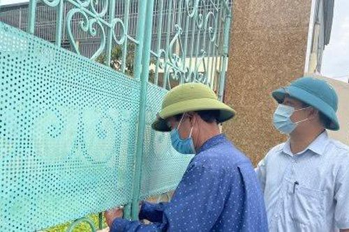 Vụ khóa cổng 278 nhà có F2 để phòng chống Covid-19: Sáng tạo hay cực đoan?