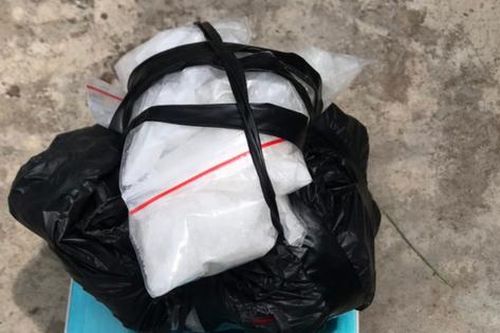 Bắt giữ đối tượng tàng trữ trái phép gần nửa kg ma túy đá