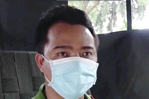 Tâm sự của chàng trai trẻ làm 'bà đỡ' tại chốt kiểm dịch COVID-19