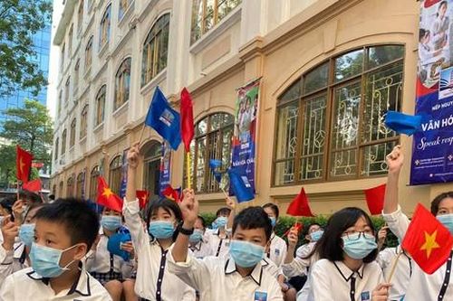 Hà Nội chi 900 tỷ đồng để giảm học phí cho học sinh