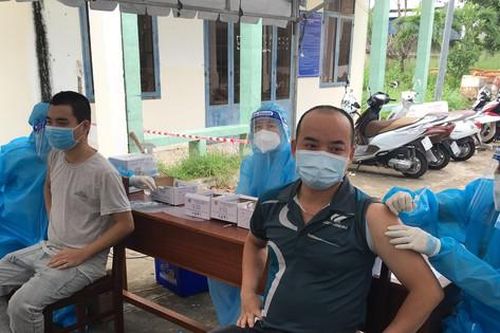 Người dân Đồng Nai nói gì khi được tiêm vắc xin của Sinopharm?