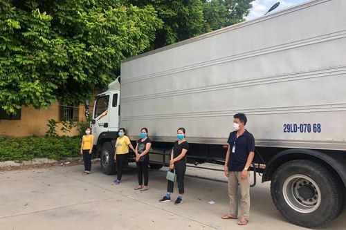 Phát hiện 4 người trốn ở thùng xe 'luồng xanh' tại Hà Nội