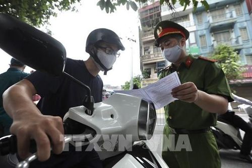 Công an TP Hà Nội chủ trì cấp giấy đi đường
