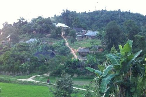 Bị sét đánh trúng nhà trong đêm tối, bé 4 tuổi tử vong, người mẹ cháy sém vai