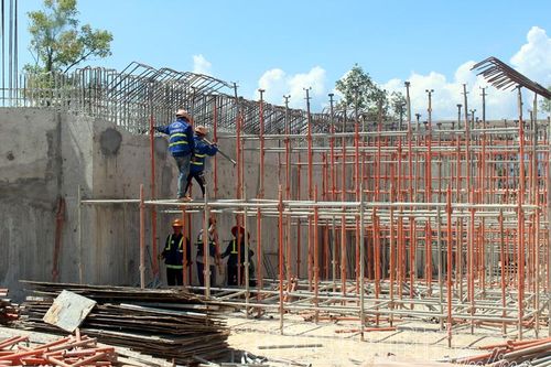 Không để dịch bệnh ảnh hưởng tiến độ công trình