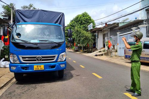 Pleiku: Phạt tài xế xe 'luồng xanh' không thực hiện đúng cam kết