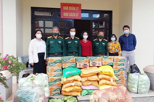 Đoàn Kinh tế Quốc phòng Lâm Đồng thăm tặng quà khu cách ly tại Đà Lạt