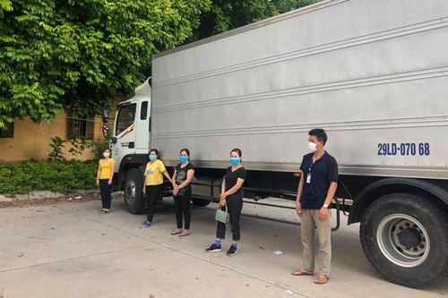 Bốn trường hợp trốn trên thùng xe 'luồng xanh' để qua chốt kiểm dịch