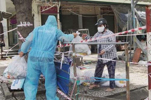 Trong một ngày, hàng trăm nghìn túi an sinh đến với người khó khăn ở tâm dịch TP.HCM