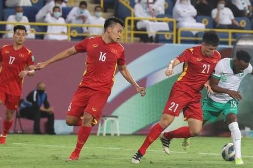 Đình Trọng tái phát chấn thương, báo động hàng thủ Việt Nam