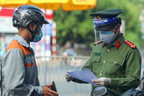 Công an Hà Nội cấp giấy đi đường thế nào?