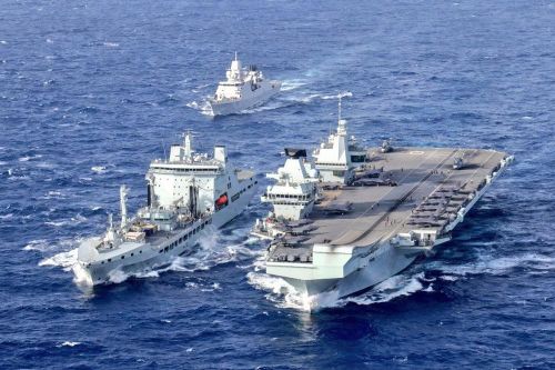 Tàu sân bay Anh cập cảng ở Nhật Bản