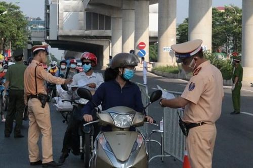 Hà Nội: Dựng 39 chốt kiểm soát chặt phương tiện đi lại giữa các vùng đỏ, vùng xanh