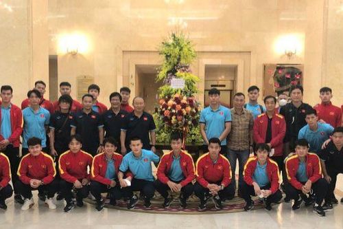 Chủ tịch nước Nguyễn Xuân Phúc động viên đội tuyển Việt Nam