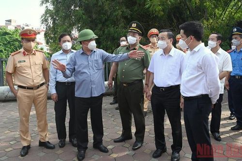 Bí thư Thành ủy Hà Nội yêu cầu kiểm soát chặt các chốt ra, vào 'vùng đỏ'