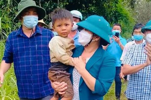 Bình Phước: Tìm thấy bé trai đi lạc vào lô cao su sau 1 ngày đêm