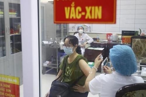 Covid-19: Hà Nội khẩn tìm người đã đến điểm tiêm vaccine và cửa hàng rau