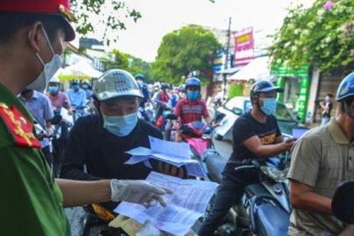 Hà Nội lập 39 chốt kiểm soát người ra vào vùng đỏ