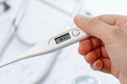 F0 điều trị tại nhà sốt cao không hạ thì cần phải làm gì?