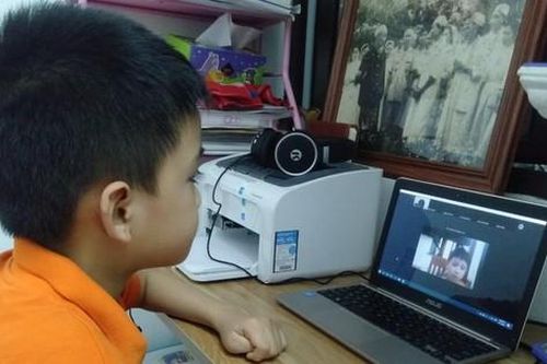 Nhiều học sinh mắc kẹt vì COVID-19 trước ngày khai giảng