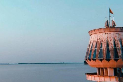 Nước ở hồ chứa lớn nhất Đông Nam Á bất ngờ đục ngầu trên diện rộng